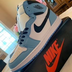 Jordan Retro 1 “university blue and black”